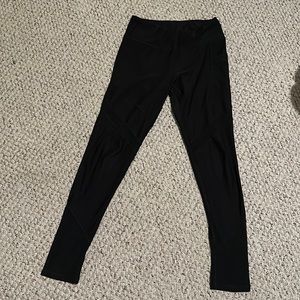 black leggings with mesh lines below the knee and on the ankle